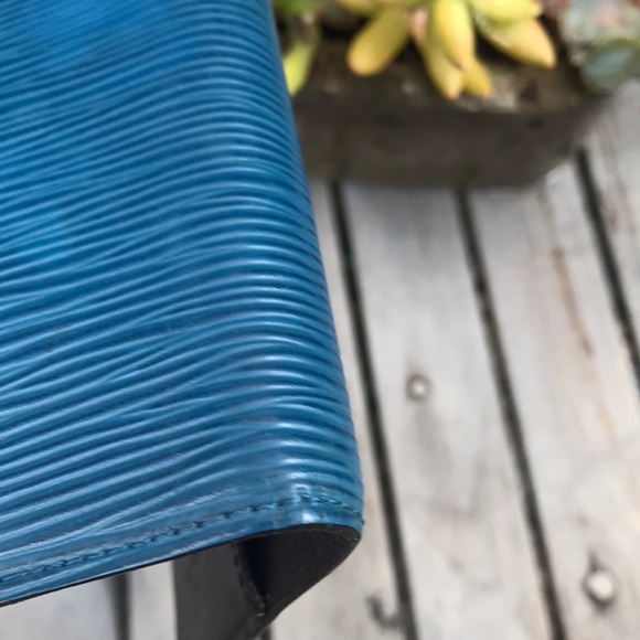 💗SOLD💗Louis Vuitton Toledo blue epi agenda pm - Picture 14 of 16